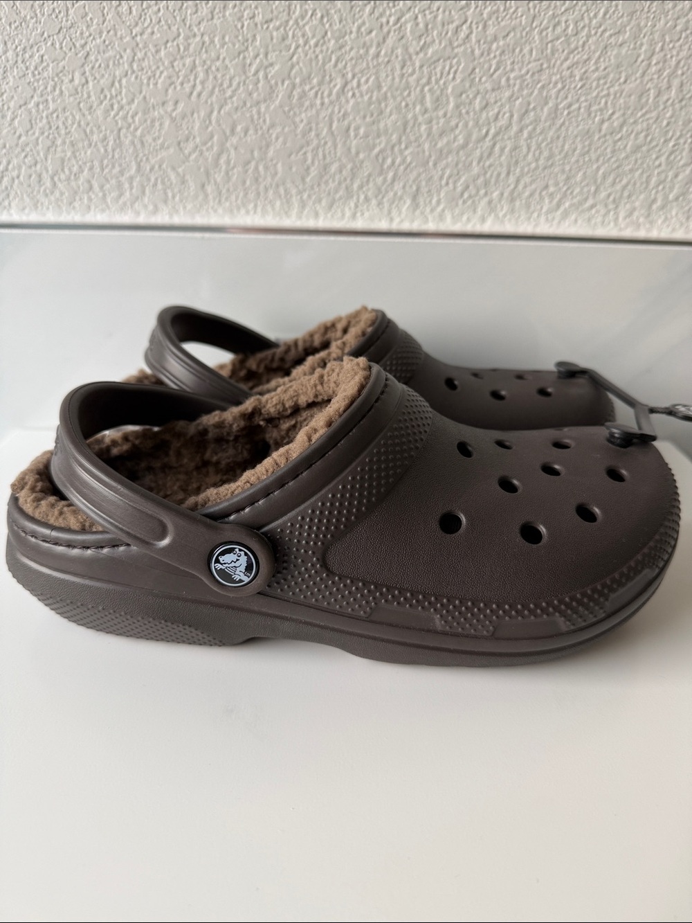 🐊 CROCS Fuzz-Lined CLASSIC LINED CLOG in ESPRESSO/WALNUT - Picture 4 of 7